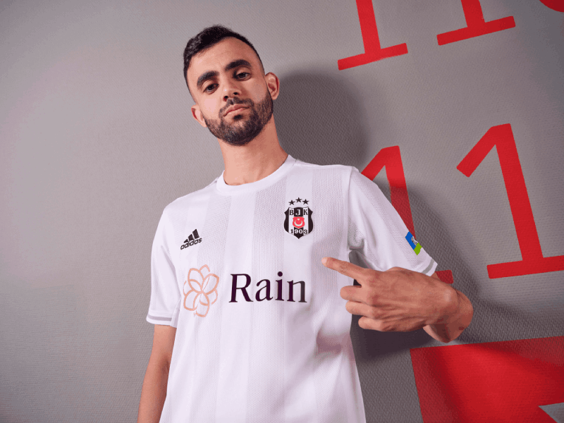 adidas’ın 2022/23 sezonu Beşiktaş formaları taraftarın beğenisine sunuldu